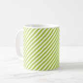 Diagonal lime green and white stripes pattern koffiemok (Voorkant links)
