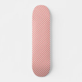 Diagonal pattern of pink and white stripes persoonlijk skateboard (Voorkant)