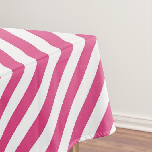 Diagonal pink and white stripes pattern tafelkleed (Voorbeeld)