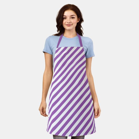 Diagonal purple and white stripes pattern schort (Gedragen)
