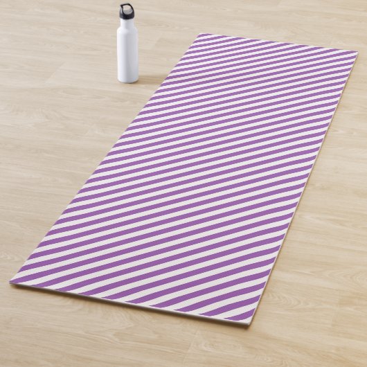 Diagonal purple and white stripes pattern yogamat (In situ)