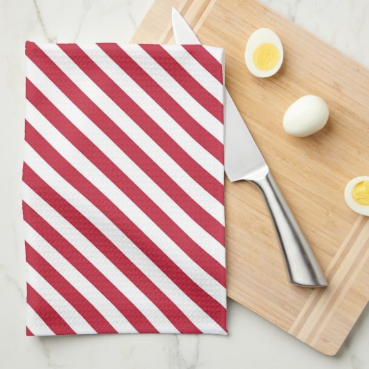 Diagonal red and white stripes pattern theedoek (Quarter Fold)