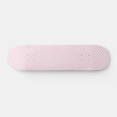 Diagonal white and pink stripes pattern persoonlijk skateboard (Horizontaal)