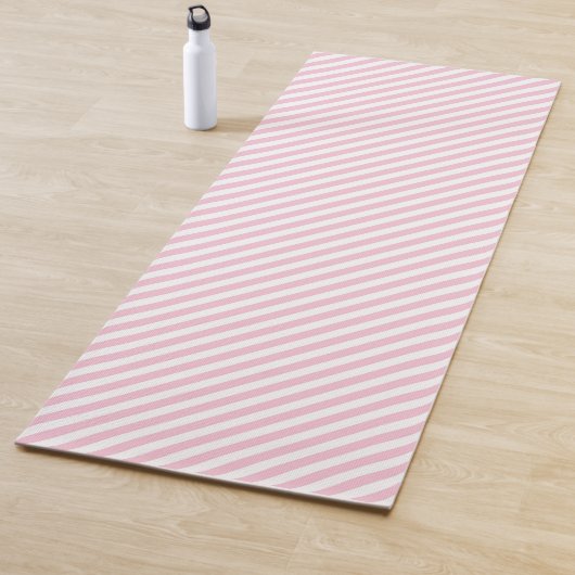 Diagonal white and pink stripes pattern yogamat (In situ)