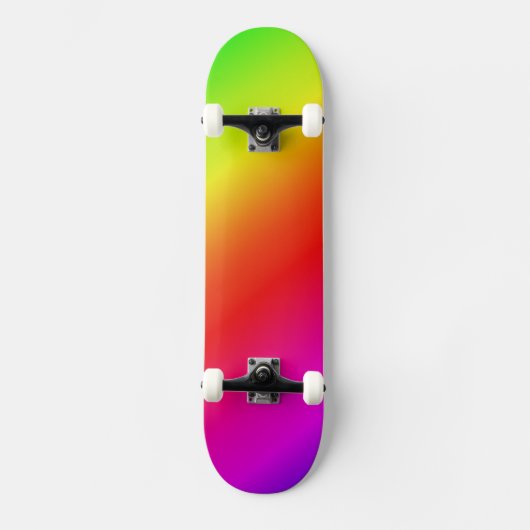 Diagonale regenbooggradiënt rood tot groen skateboard (Voorkant)