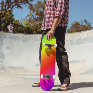 Diagonale regenbooggradiënt rood tot groen skateboard