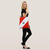 Diagonale staven voor rood en wit tote bag (Op model)
