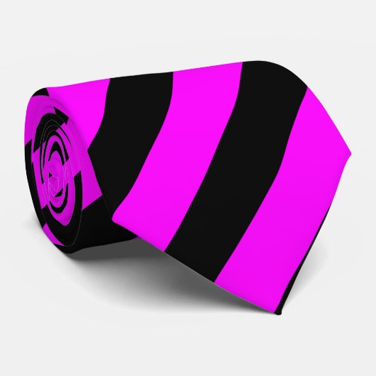Diagonale strepen voor zwart en magenta stropdas (Opgerold)