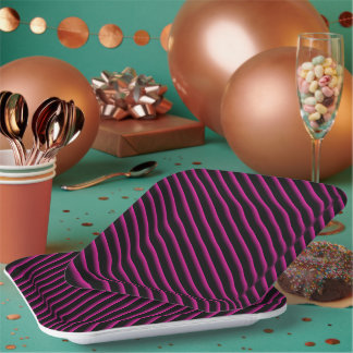 Diagonale strepen voor zwart en warm roze papieren bordje