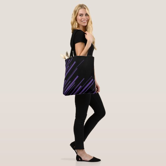 Diagonalen in Paarse en zwart Tote Bag (Op model)