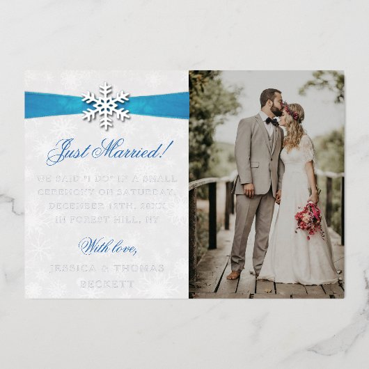 Diamante Snowflake & Blue Ribbon Winter Wedding Folie Uitnodiging (Voorkant)