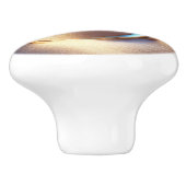 Diamanten gouden ring op het strand keramische knop (Zijkant)