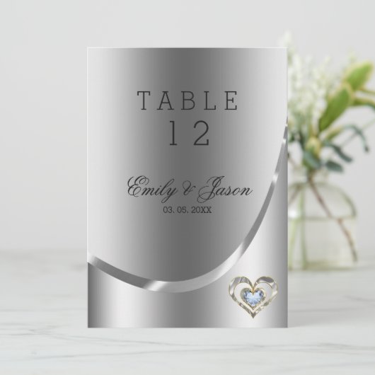 Diamanten Hart Over Zilveren Achtergrond Kaart (Staand voorkant)