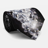 Diamanten op een zwarte achtergrond met kopieerrui stropdas (Opgerold)