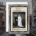 Diamond 60th Wedding Jubileum Foto Kaart<br><div class="desc">Van witte satijnachtergrond met zwart en zilver lijst en uw aangepaste foto. Diamond accent en sjablonen zijn voor u gemaakt.</div>