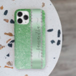 Diamond Green Glitter Calligraphy Monogram Name Case-Mate iPhone Case<br><div class="desc">Elke glitter of diamanten in ontwerp zijn foto's en gesimuleerd. Dit ontwerp kan worden gepersonaliseerd in het gebied dat wordt geleverd door de foto en/of tekst te wijzigen. Of het kan worden aangepast door te klikken op Deze Sjabloon personaliseren en vervolgens te kiezen voor de klik om verdere opties aan...</div>