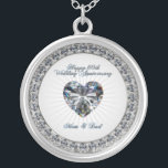 Diamond Heart 60th Wedding Jubileum Ketting<br><div class="desc">Een Digitalcon-Afbeeldingen-ontwerp met een zilver-,  platina- en diamantkleurenthema met een verscheidenheid aan aangepaste afbeeldingen,  vormen,  patronen,  stijlen en lettertypen in dit eenvormig Diamond Wedding Jubileum-Ketting.  Dit maakt een prachtige keepslag ter ere van dit momentum.</div>