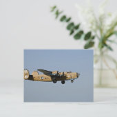 Diamond Lil B-24 Bomber, landend in Oshkosh, Briefkaart (Staand voorkant)