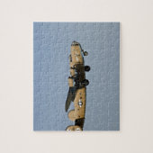 Diamond Lil B-24 Bomber, landend in Oshkosh, Legpuzzel (Verticaal)