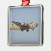 Diamond Lil B-24 Bomber, landend in Oshkosh, Metalen Ornament (Links)