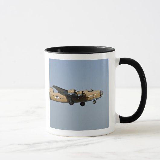 Diamond Lil B-24 bommenwerper landend in Oshkosh, Mok (Rechts)