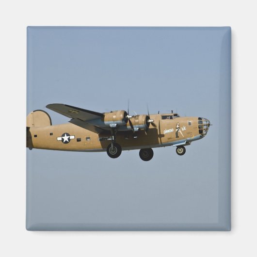Diamond Lil B-24 bommenwerper, landend op Oshkosh, Magneet (Voorkant)