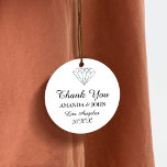 Diamond Name Wedding Bridal Sweet16th White Ronde Sticker<br><div class="desc">Je bruiloft of Sweet 16th is een van de belangrijkste gebeurtenissen van je leven, en je wilt dat alles perfect is. Elk detail is essentieel, inclusief de kleine dingen die een groot verschil maken in de algemene ervaring voor je gasten. Een van die punten is de Sticker van de Korte...</div>