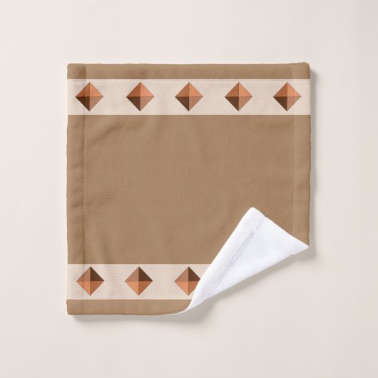 Diamond Pyramids over bruin Bad Handdoek (Wasdoekje)