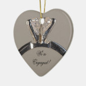 Diamond Verloving Ring op grijs Keramisch Ornament (Links)