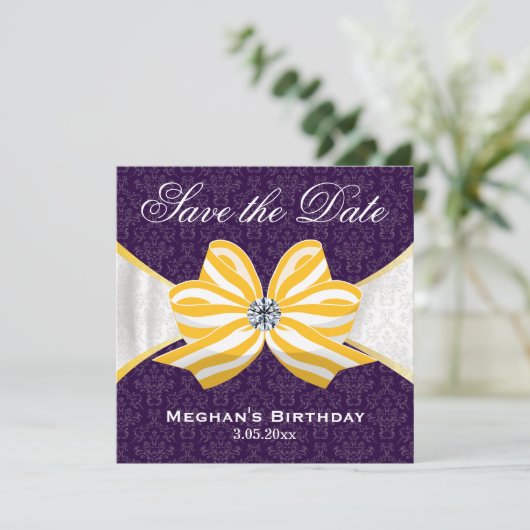 Diamond Yellow Ribbon met Paars Damascus Pattern Save The Date (Staand voorkant)