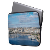 Diavoorhaven met moderne gebouwen en boten laptop sleeve (Voorkant Links)