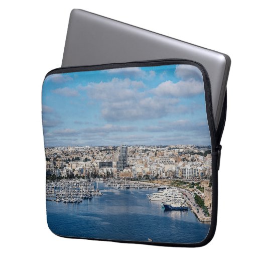 Diavoorhaven met moderne gebouwen en boten laptop sleeve (Voorkant Links)
