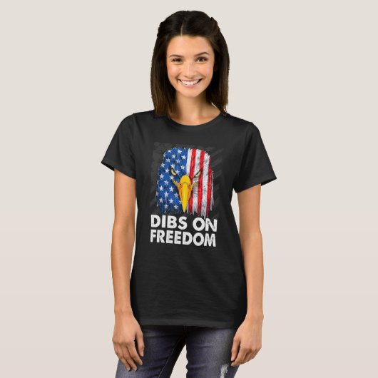 Dibs on Freedom 4th of July US Flag Firecrackers T-shirt (Voorkant volledig)