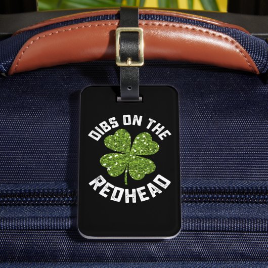 Dibs op de roodharige St Patrick's Day Shamrock Bagagelabel (Voorkant Insitu 2)