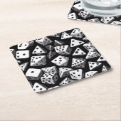 Dice Delight: een geometrische cascade Kartonnen Onderzetters (Schuin)