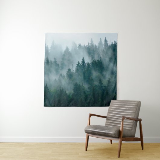 Dichtbevolkt landschap met bosbos in de van de hi wandkleed (In situ)