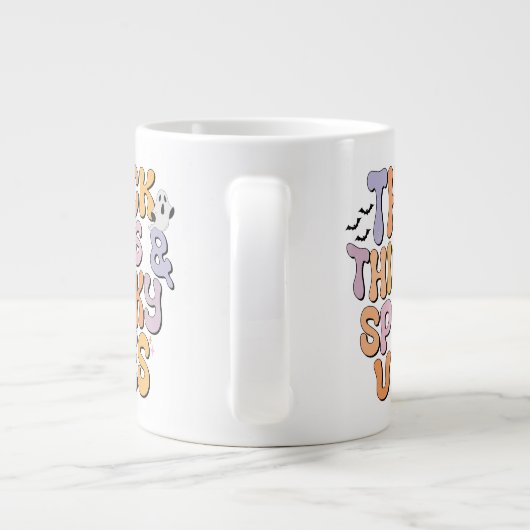 Dick Thighs & Spooky Vibes Grote Koffiekop (Achterkant)