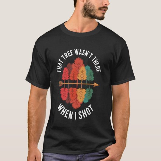 Die boom stond daar niet Grappige Boogschieten T-shirt (Voorkant)