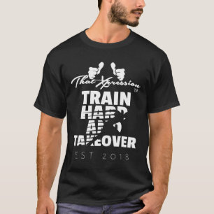 Die uitdrukking traint hard en overname runner wer t-shirt