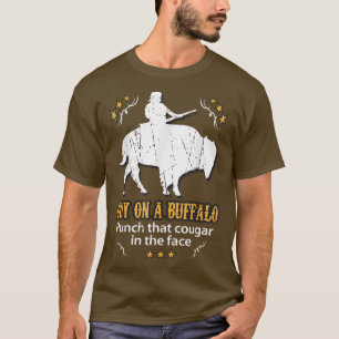 Die vent op een Buffalo ~ Punch die Cougar in het  T-shirt
