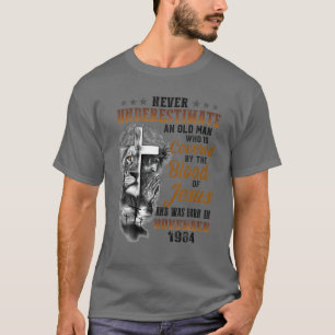 die wordt gedekt door het bloed van Jezus dat in N T-shirt