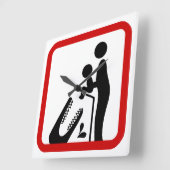 Dien geen Baby aan de Krokodildierentuin. Vierkante Klok (Hoek)