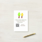 Diensten voor gazonverzorging naam q r code websit post-it® notes (Op bureau)