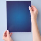 Diep donkerblauw korrelig vignetteffect flyer (Hand)