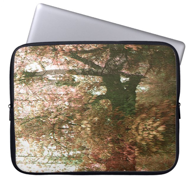Diep in het bos.... laptop sleeve (Voorkant)