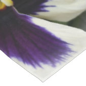 diep paars op witte paniek tafelkleed (Gekanteld)