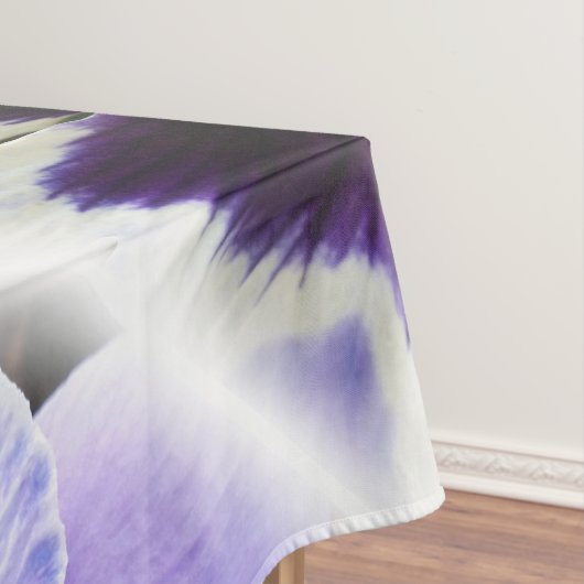 diep paars op witte paniek tafelkleed (Voorbeeld)