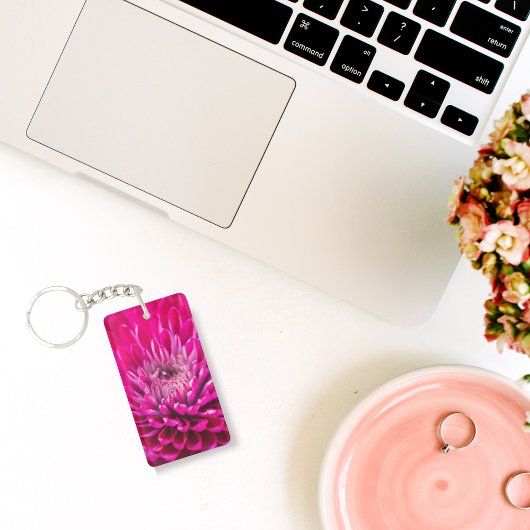 Diep Roze Chrysanthemum Sleutelhanger