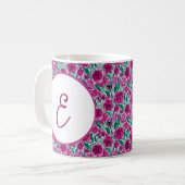Diep roze rozen patroon monogram koffiemok (Voorkant links)