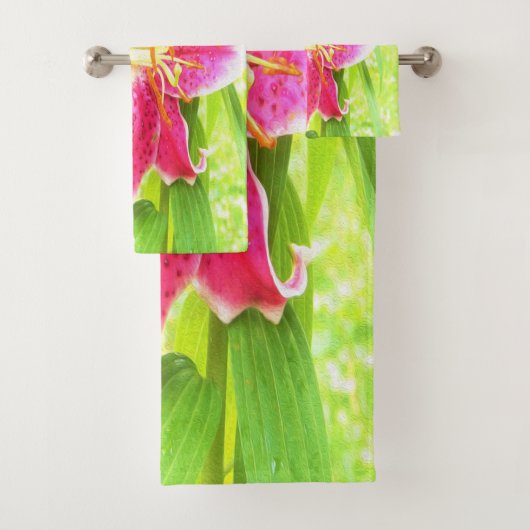  Diep Roze Stargazer Lily op Lime Green Bad Handdoek (Insitu)